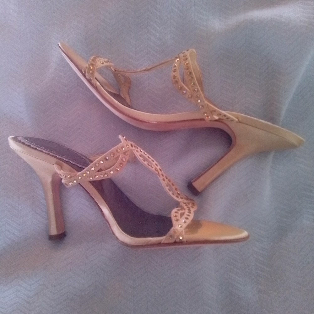Gold heels - Picture 3 of 4